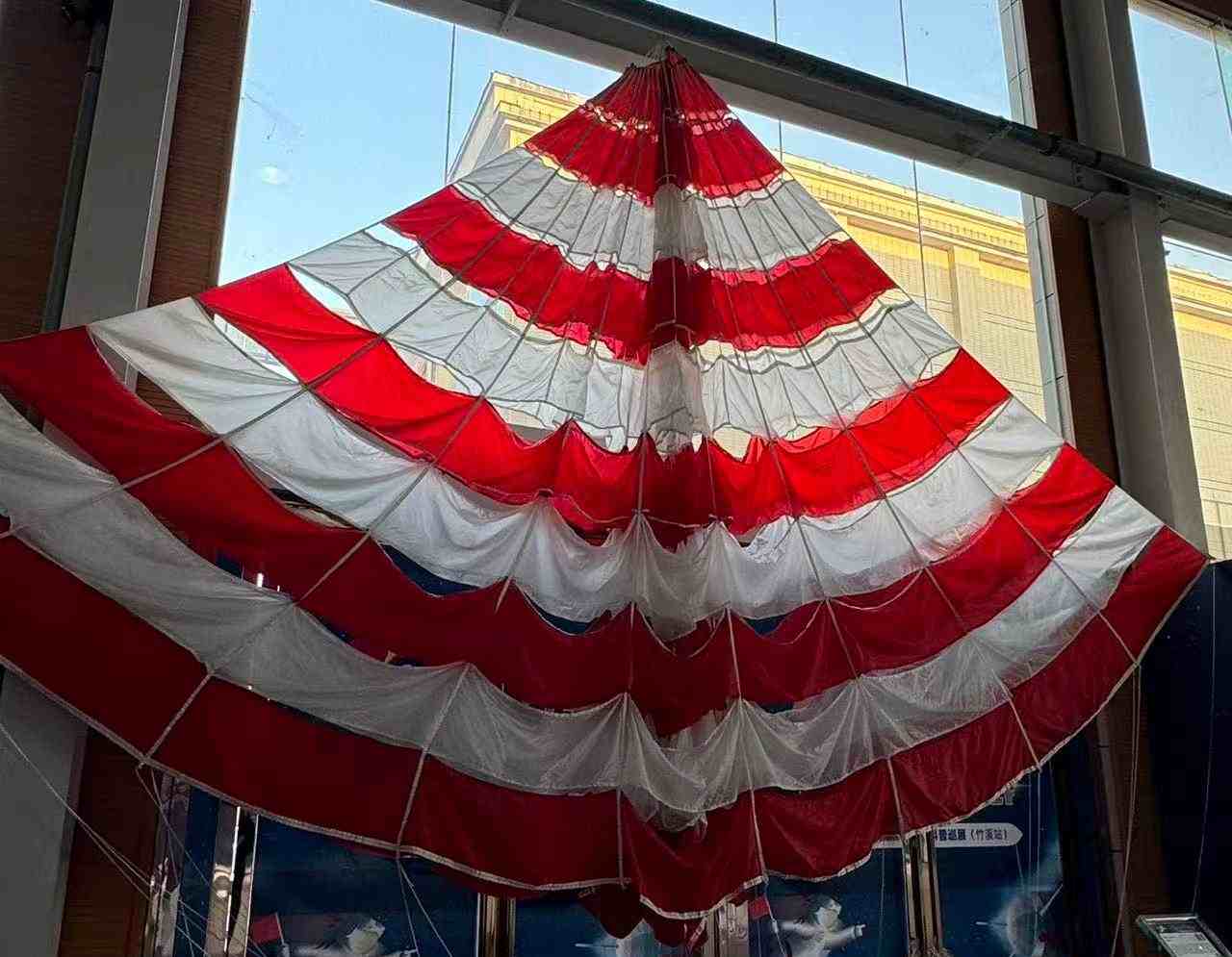 降落傘（回收傘）